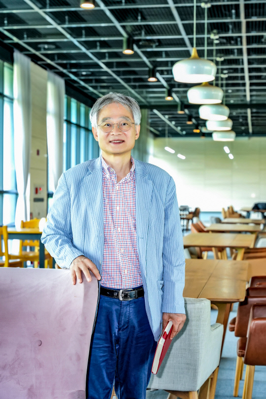 강봉균 신임 IBS 인지 및 사회성 연구단 공동 연구단장